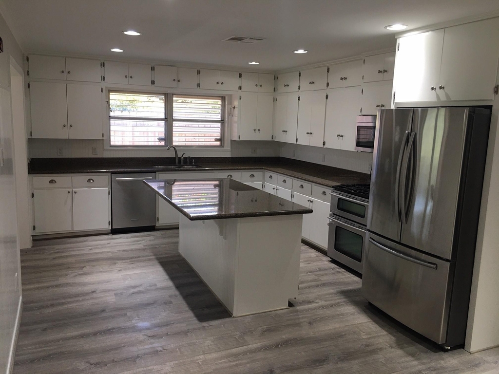 1221 Marine Drive - Photo 3