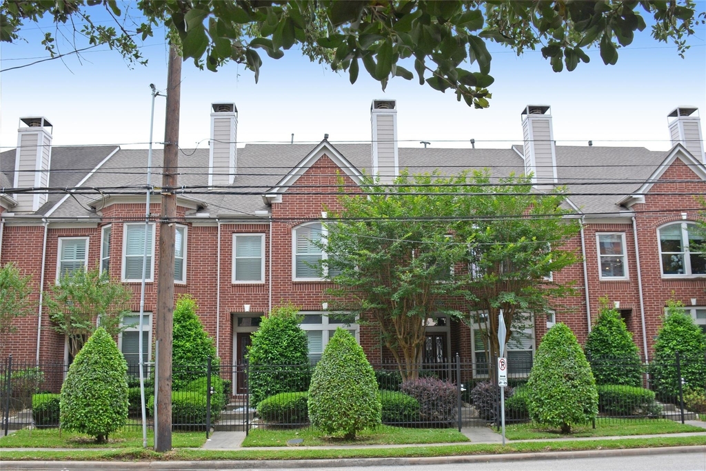 2905 W Dallas Street - Photo 0