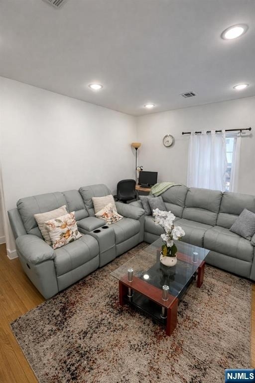419 Bloomfield - Photo 1