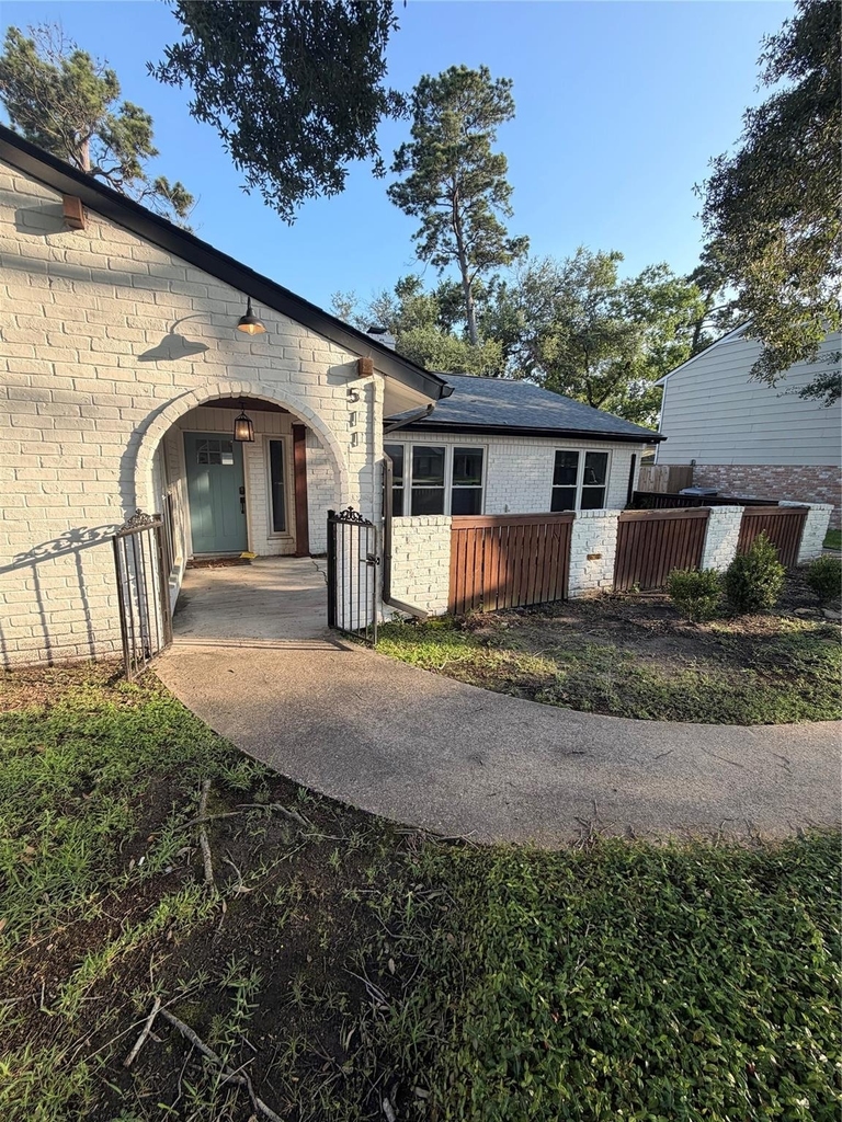 511 Rosewood Drive - Photo 0
