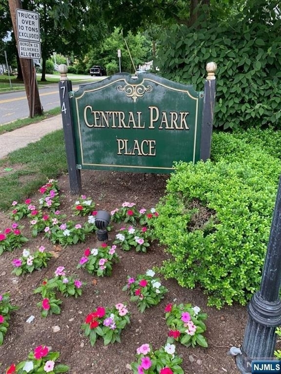 305 Central Park - Photo 0