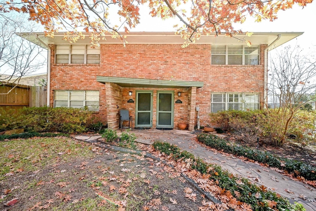 2821 Eastgrove Lane - Photo 0