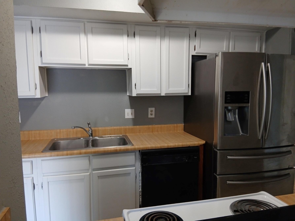 12517 Corona Lane - Photo 2
