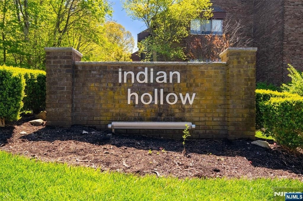 138 Indian Hollow - Photo 0