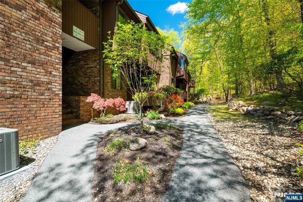138 Indian Hollow - Photo 2