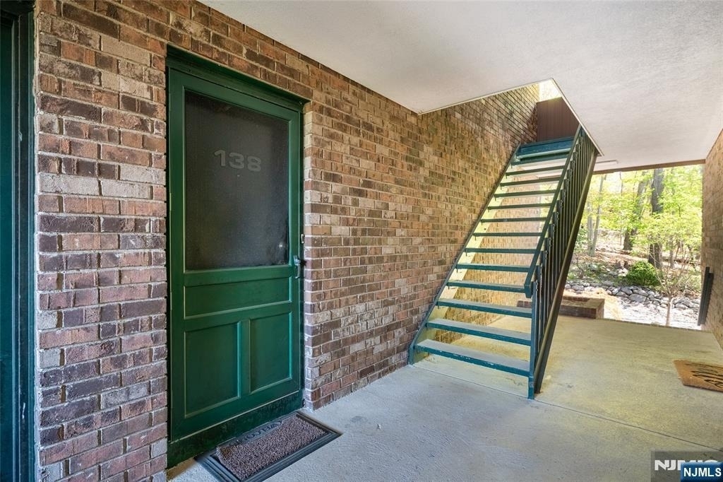 138 Indian Hollow - Photo 4