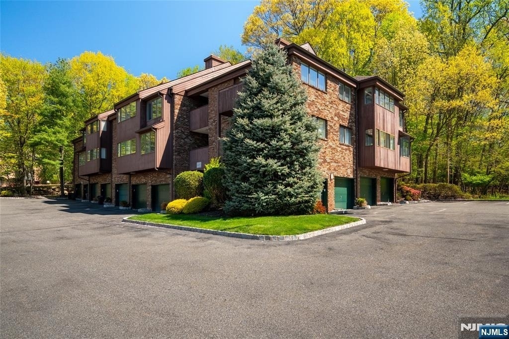 138 Indian Hollow - Photo 1