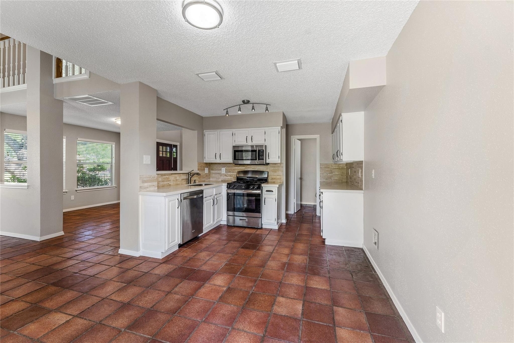 11831 Meadowchase Drive - Photo 10