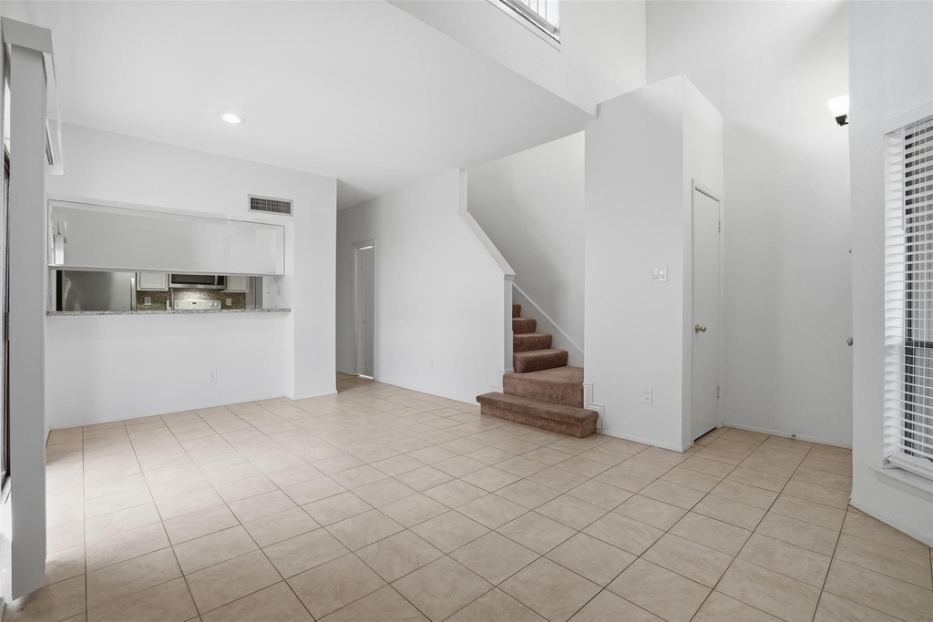 1920 Augusta Drive - Photo 3