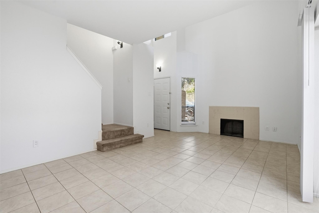 1920 Augusta Drive - Photo 4