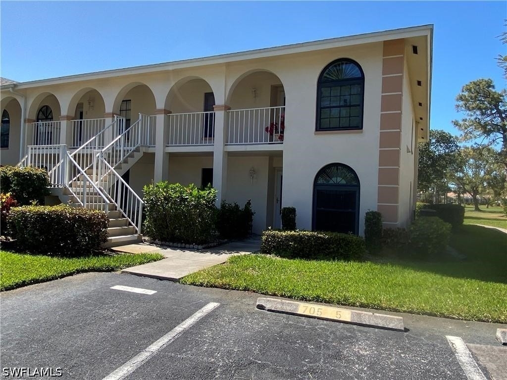 705 Augusta Boulevard - Photo 0
