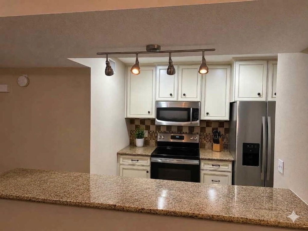 7134 N Holiday Drive - Photo 1