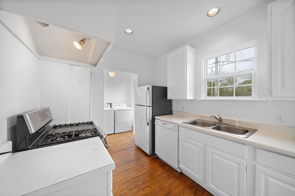 1510 Harold Street - Photo 8