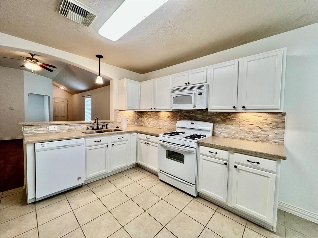 5518 Gibralter Place - Photo 6