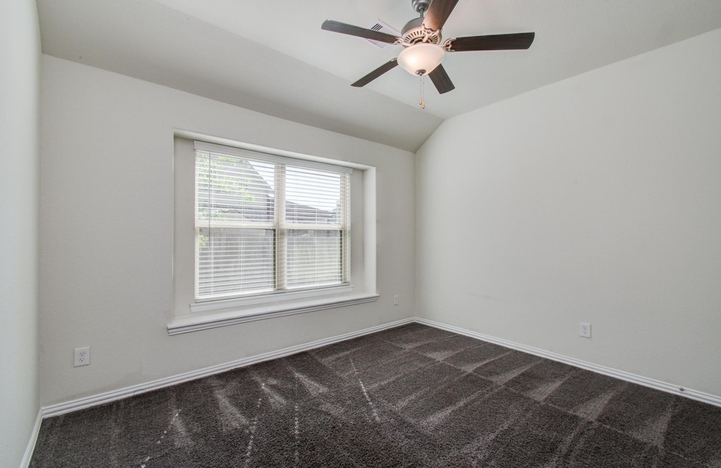 1011 Veer Drive - Photo 11