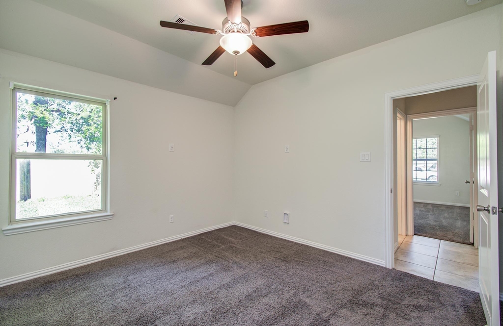1011 Veer Drive - Photo 10