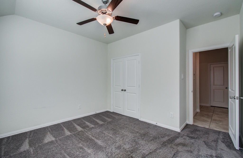 1011 Veer Drive - Photo 12