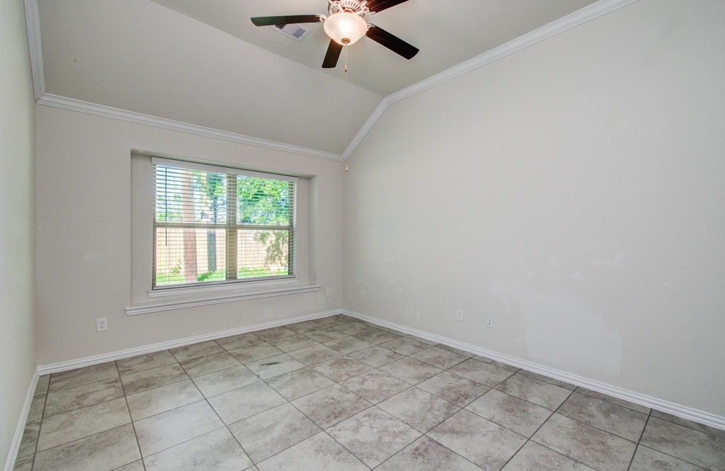 1011 Veer Drive - Photo 15