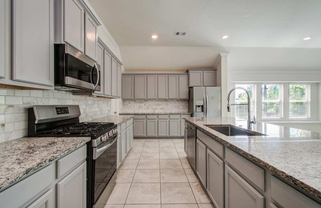 1011 Veer Drive - Photo 3