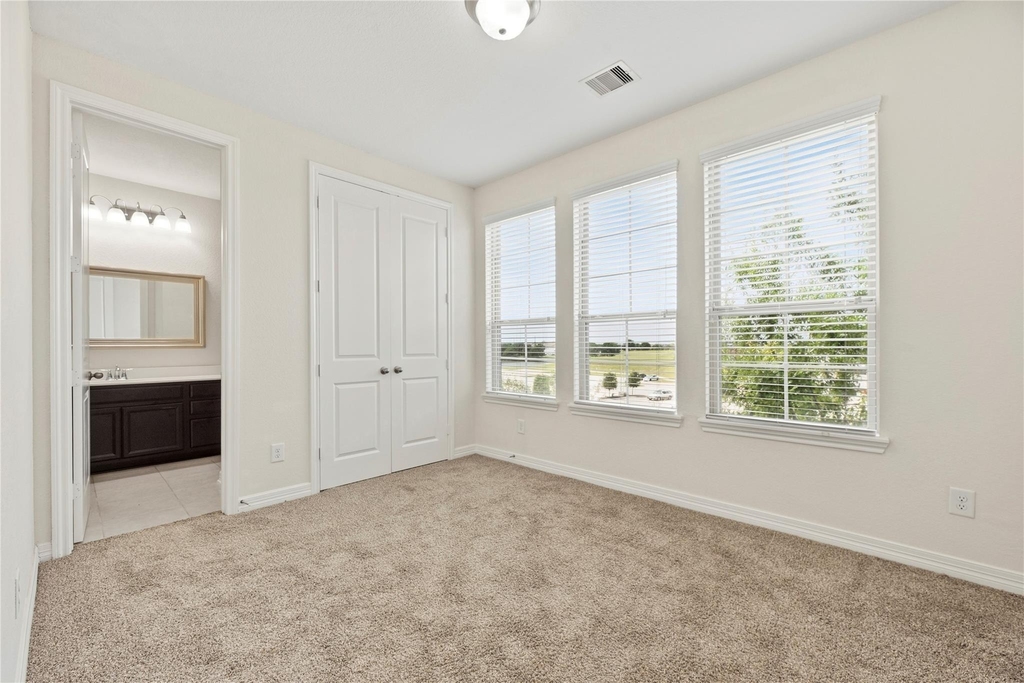 9679 Towne Lake Parkway - Photo 3