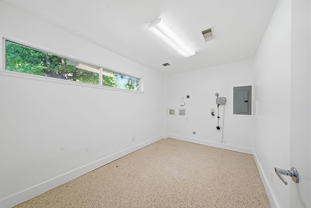 7002 Newcastle Street - Photo 8
