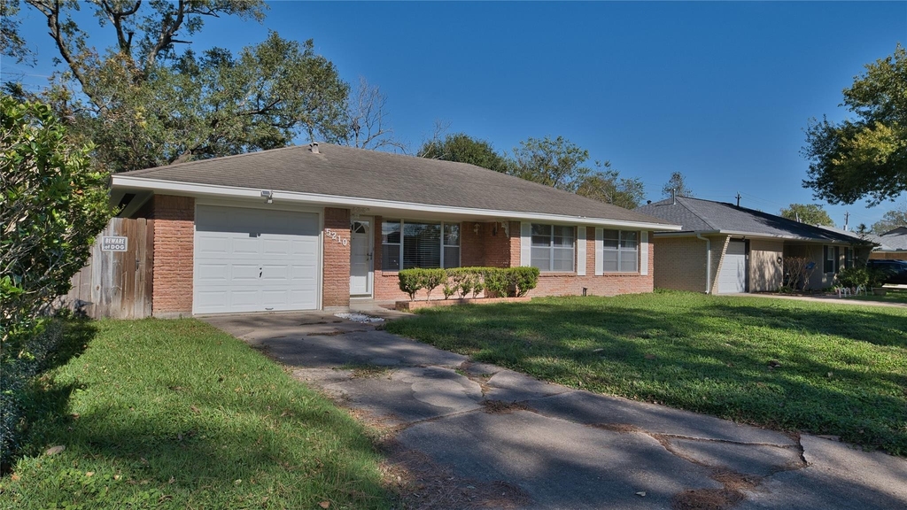 5210 De Lange Lane - Photo 0