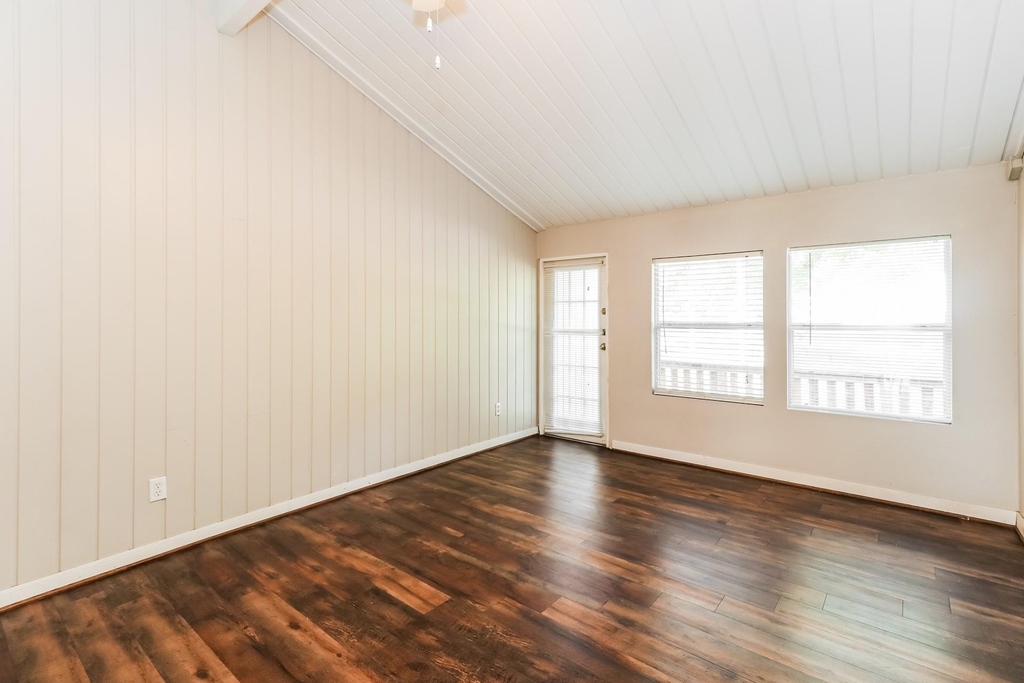 2 Lakeway Street - Photo 9