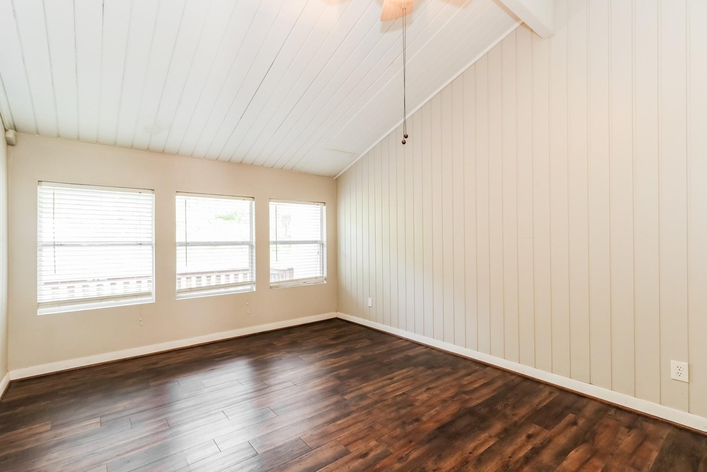 2 Lakeway Street - Photo 1