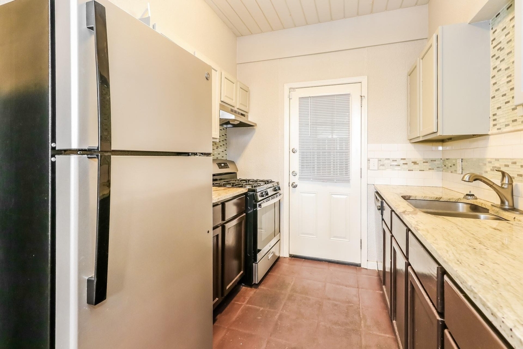 2 Lakeway Street - Photo 7