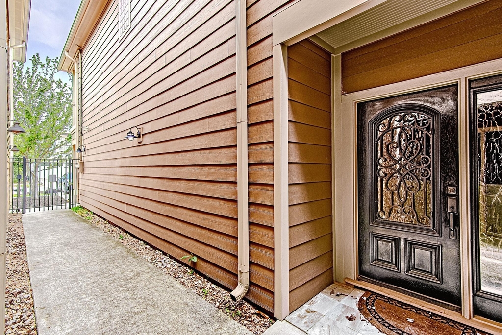 1425 Prince Street - Photo 1