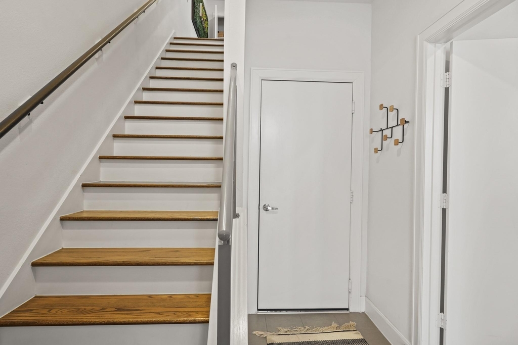 1739 Eado Point Lane - Photo 2