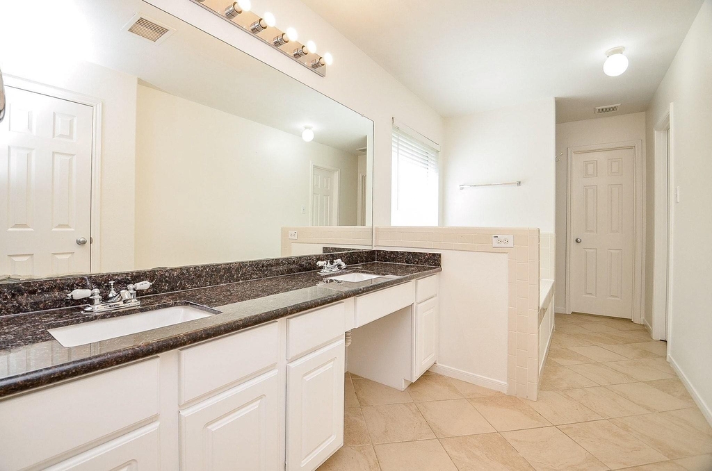 24718 Cobble Canyon Lane - Photo 17