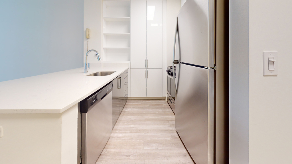 10 Hanover Square - Photo 1