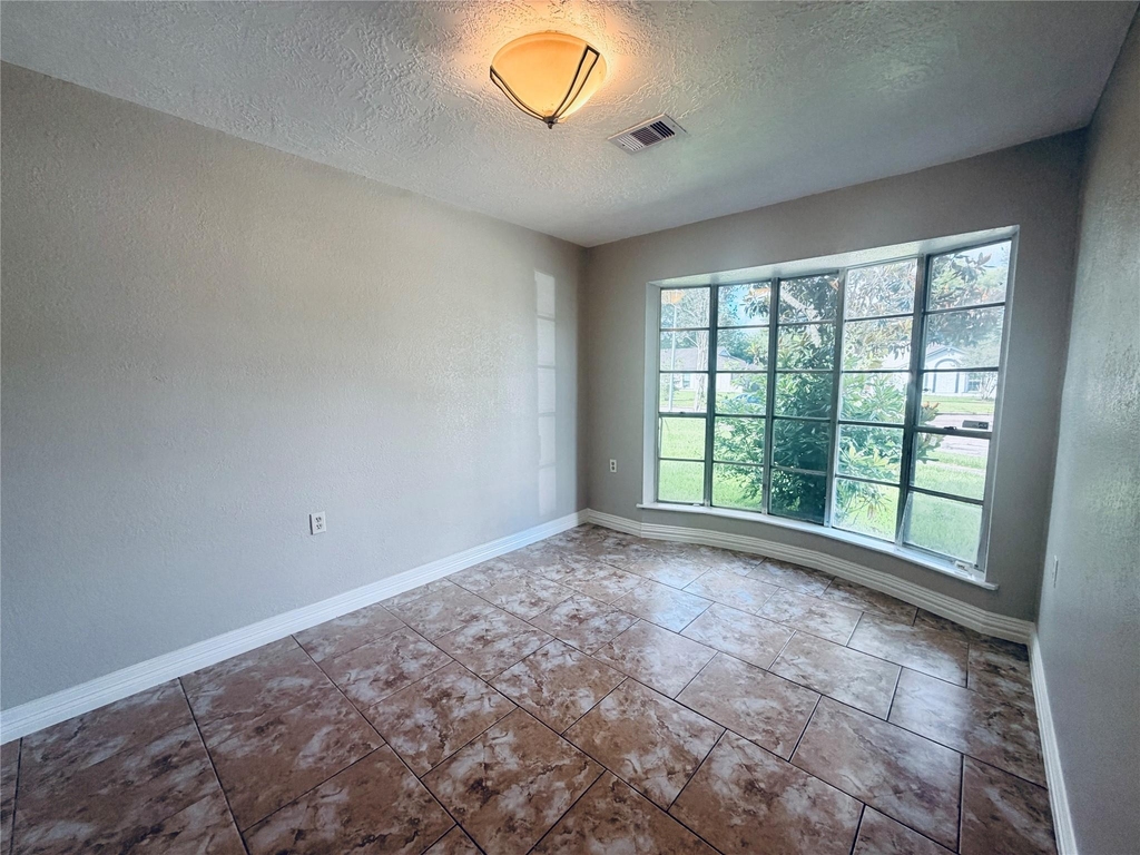 12211 Wessex Drive - Photo 4