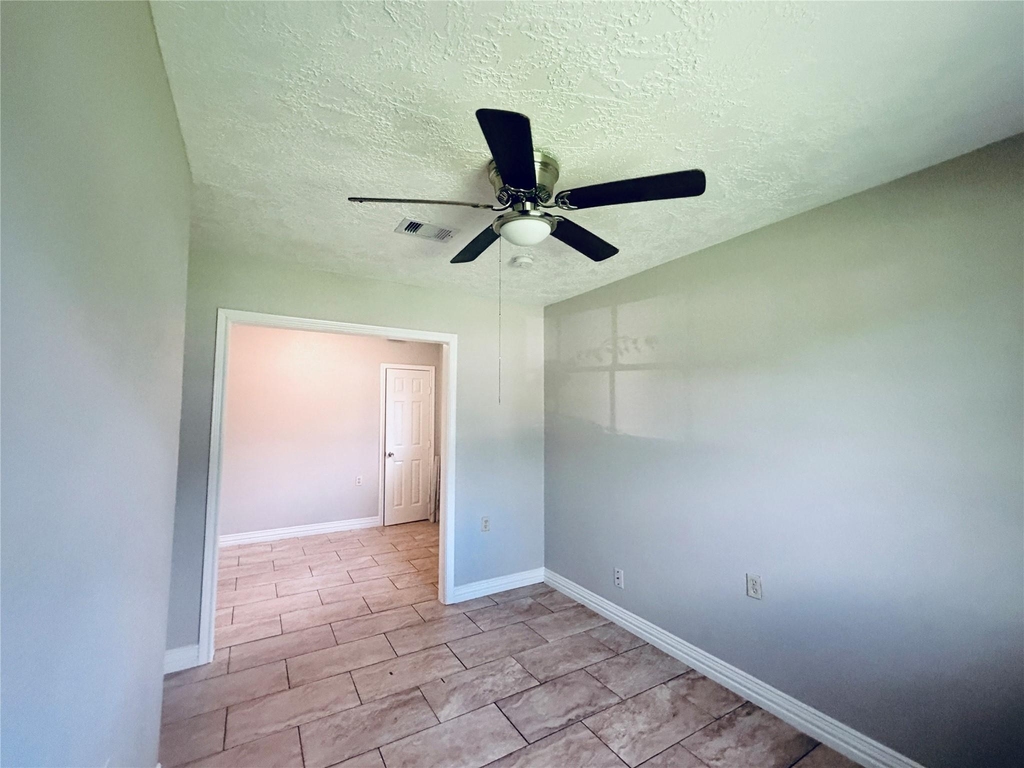 12211 Wessex Drive - Photo 17