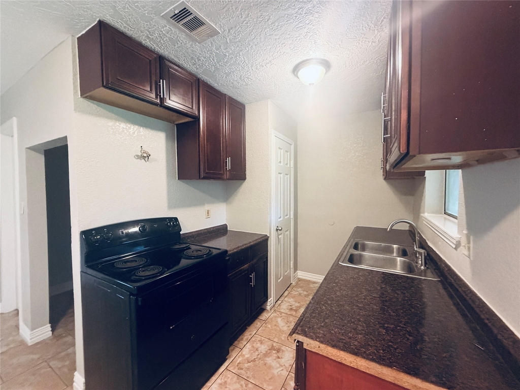 12211 Wessex Drive - Photo 8