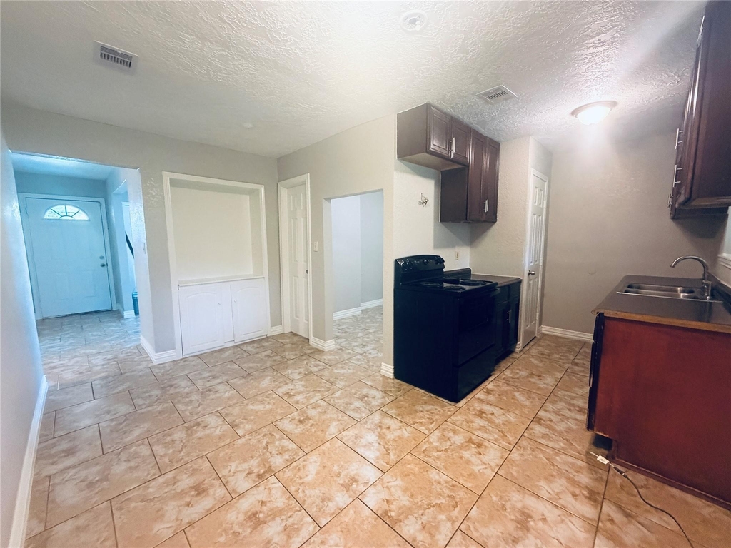 12211 Wessex Drive - Photo 7
