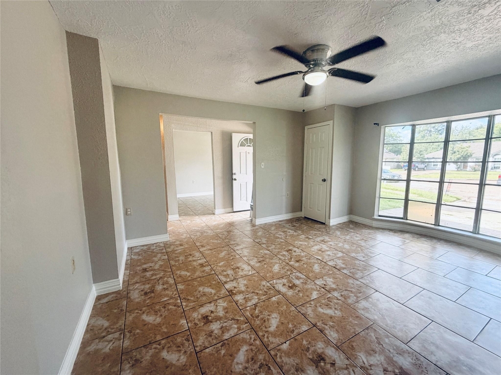 12211 Wessex Drive - Photo 3