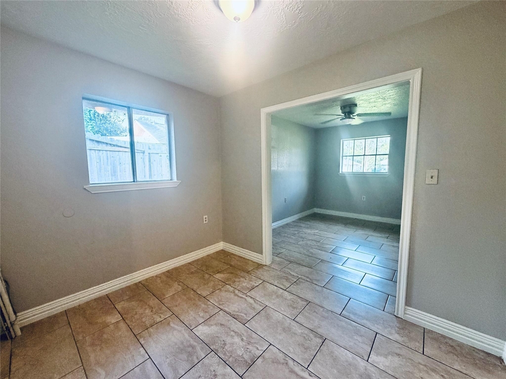 12211 Wessex Drive - Photo 15