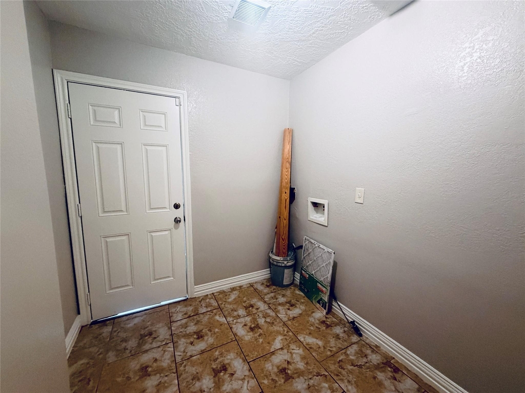 12211 Wessex Drive - Photo 10