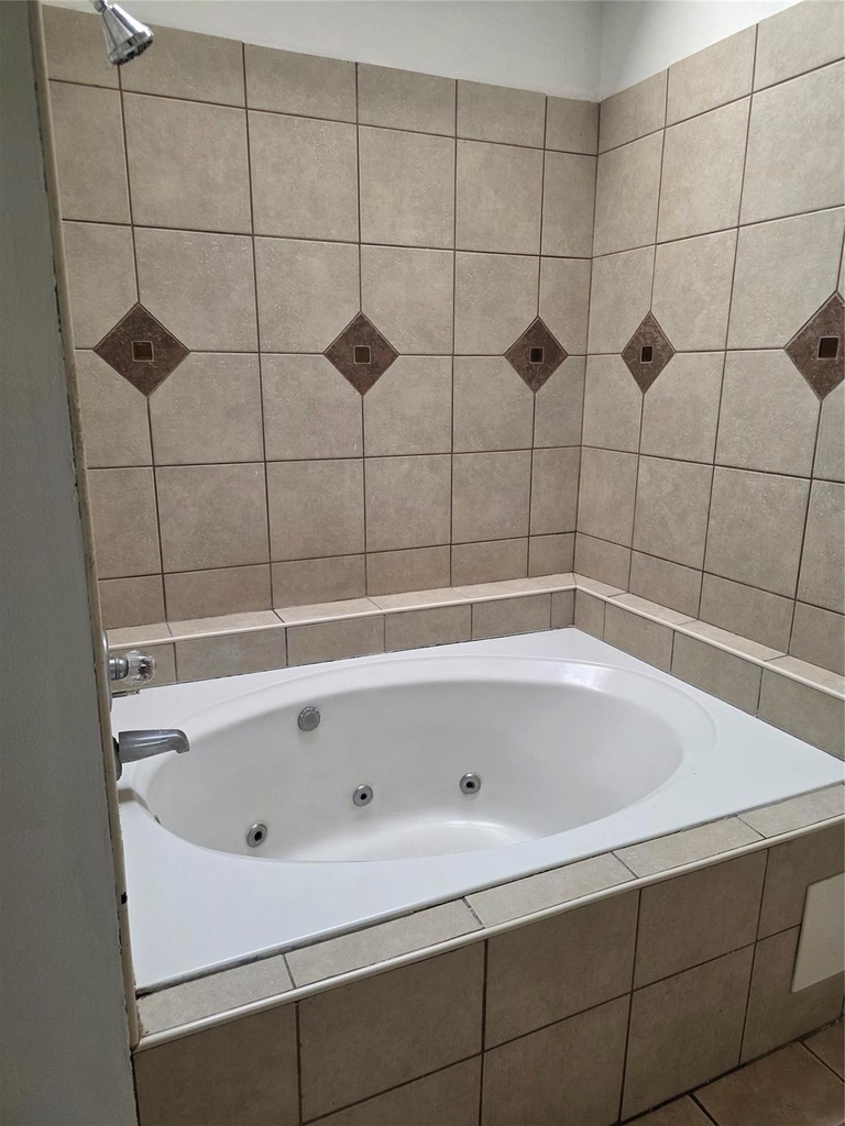 7803 La Rochelle Circle - Photo 4