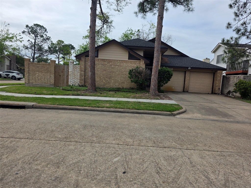 7803 La Rochelle Circle - Photo 0