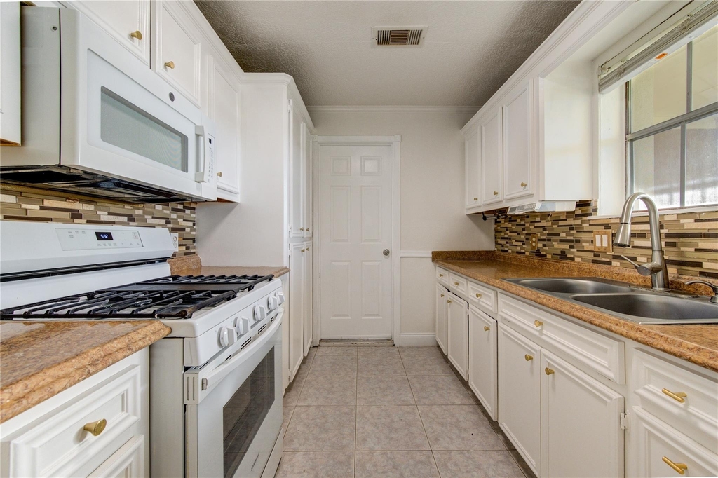 14238 Old Humble Road - Photo 32