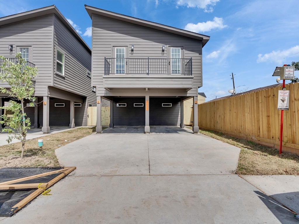 8633 Homewood Lane - Photo 0