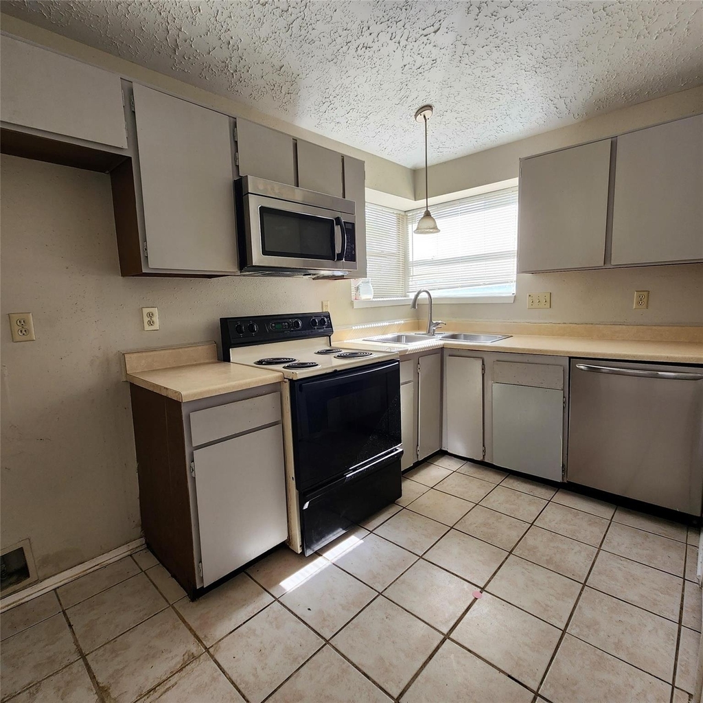 6938 Foxbrook Drive - Photo 3