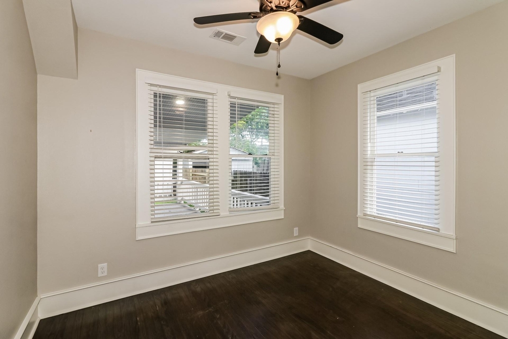4715 Avenue P 1/2 - Photo 7