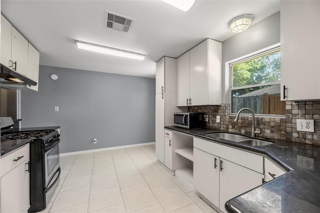 4014 Mona Lee Lane - Photo 12