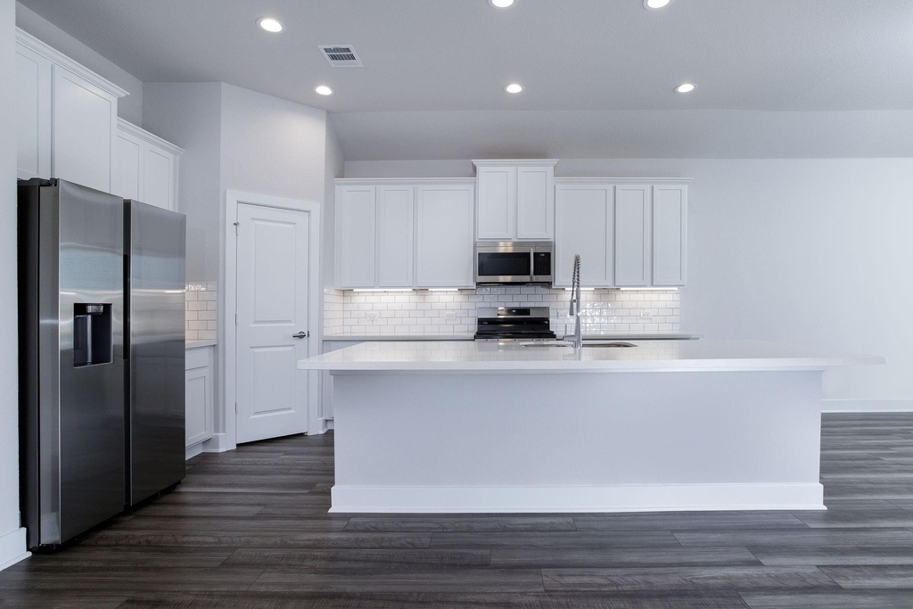7603 Coral Lake Drive - Photo 8