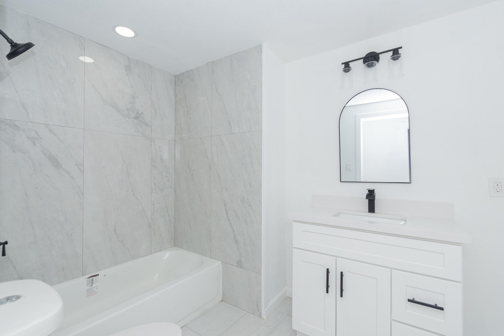 211 W South Street - Photo 10