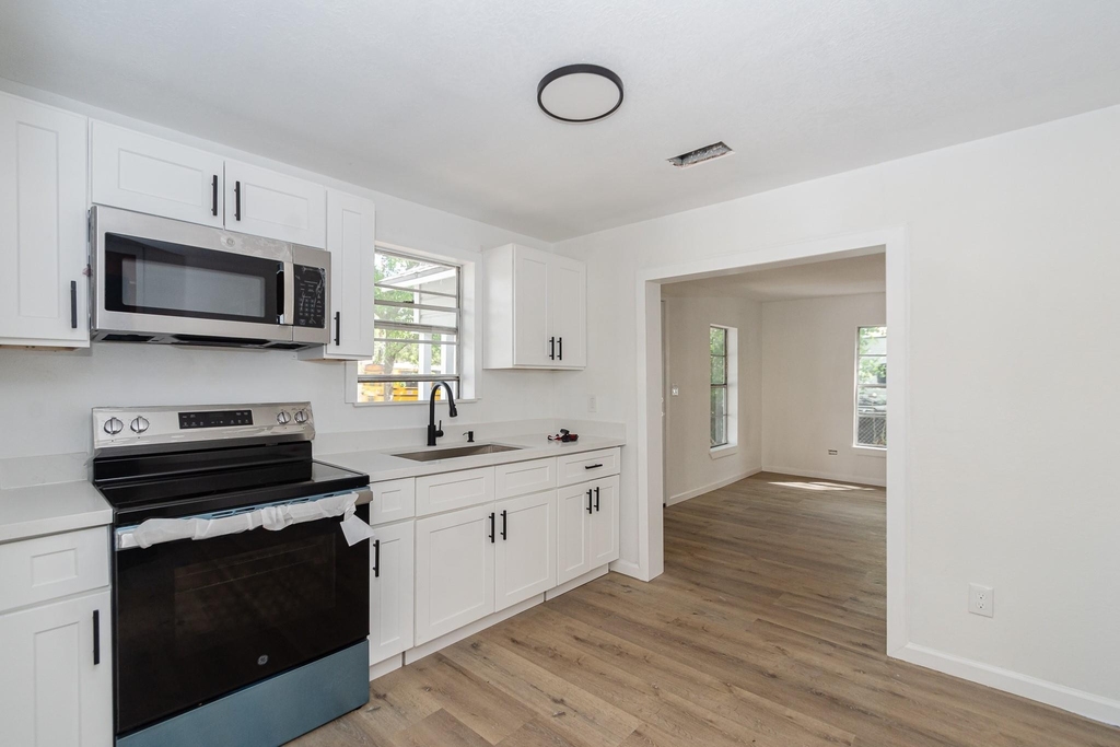211 W South Street - Photo 17